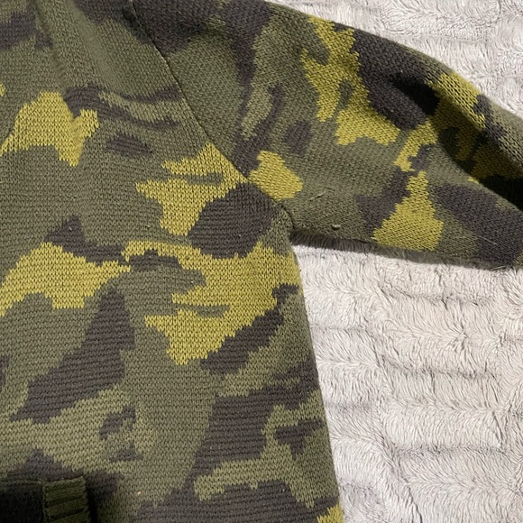 Velvet Heart Camouflage Hoodie - Green and Brown - Picture 4 of 4